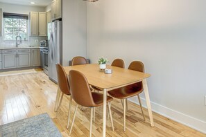 Dining - 3-Story Philly Townhouse 2 Mi to University City! (Philadelphia)