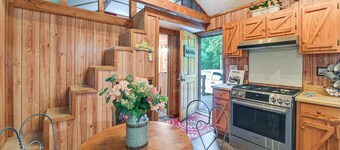 Cabin on Working Highland Cattle Farm in Kentucky