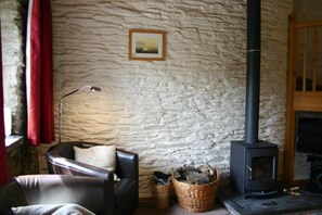 Property grounds - Oak Cottage - Two bedroom cottage - Cardigan Bay, West coast of Wales (Cardigan)