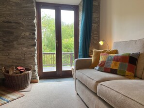 Smart TV, fireplace, DVD player