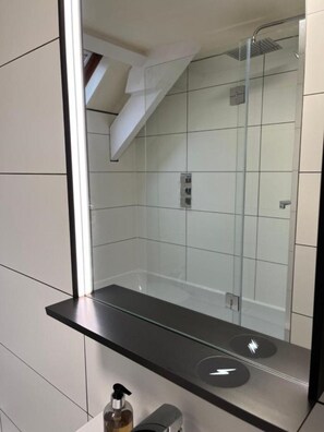 Combined shower/tub, hair dryer, towels, soap - The Stables | Large decking | Three bedroom cottage | Cardigan Bay | West Wales (Cardigan)