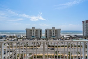 Condo (Laketown Wharf 913 (1/2)) | Exterior