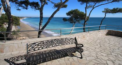 Casas Blancas 4, Parc Mont-roig