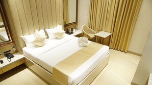디럭스룸 | 고급 침구, 메모리폼 침대, 객실 내 금고, 노트북 작업 공간