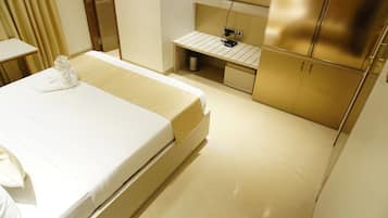Deluxe Room | Premium bedding, memory-foam beds, in-room safe, laptop workspace
