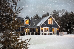 Exterior - Bayside Bungalow: Cozy Lakefront Living with Winter Fun Just Outside! (Hessel)