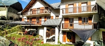 Just 5 minutes from the Domaine des Sybelles! Fully equipped apartment with view.