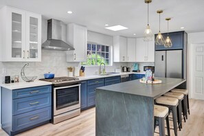 冰箱、微波炉、烤箱、炉灶