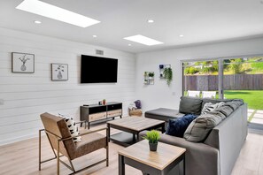 智能电视、乒乓球