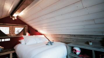2 bedrooms, WiFi (free), bed sheets