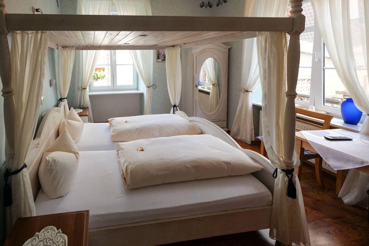 Standard Room | Rollaway beds (free), WiFi (free), bed sheets