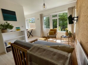 TV - Kittiwake Cottage, Moor and Sea. Beautiful space on Exmoor (Lynton)