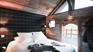 2 bedrooms, WiFi (free), bed sheets