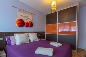 3 bedrooms, desk, travel crib, free WiFi