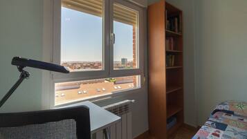 3 Schlafzimmer, Schreibtisch, Reisekinderbett, kostenloses WLAN