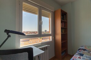 3 bedrooms, desk, travel crib, free WiFi