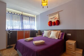 3 makuuhuonetta, työpöytä, vauvan matkasänky, ilmainen Wi-Fi