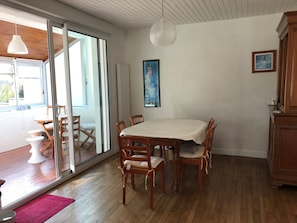Dining - Bright house with garden, 10 min from Le Palais center, pets allowed (Le Palais)