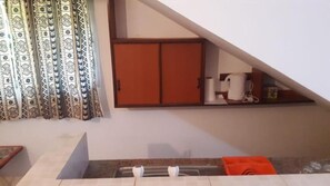 Fridge, microwave, oven, cookware/dishes/utensils