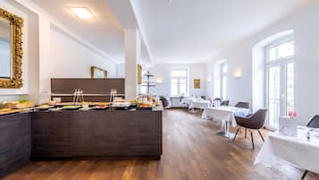 Petit déjeuner buffet compris tous les jours