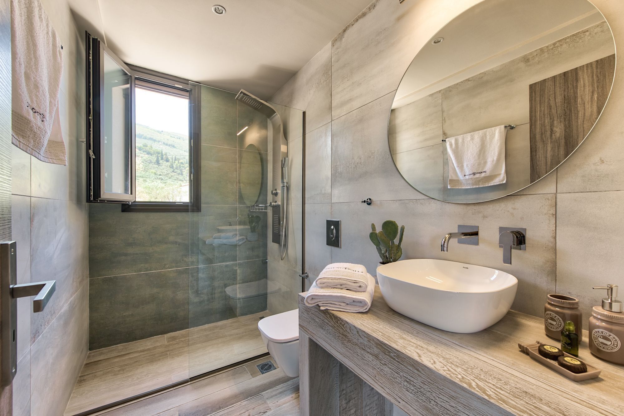 Delight Luxury 5 bedroom Villa with private pool