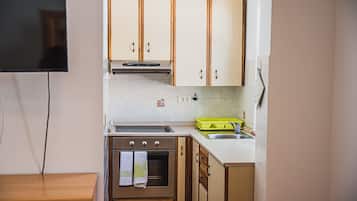Apartment (One bedroom C) | Private kitchen | Fridge, dining tables