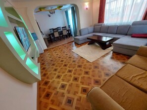 Maison, 4 chambres | Aire de séjour