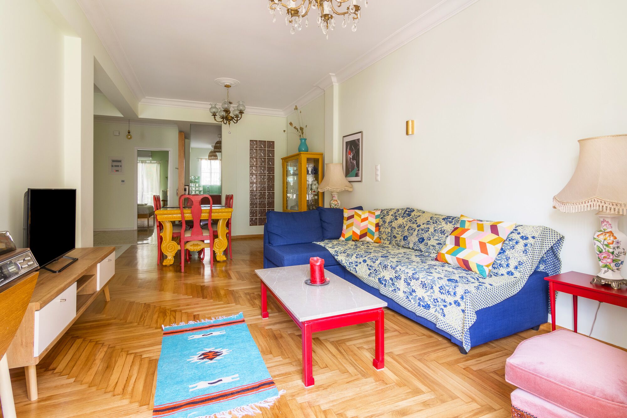 Iphigenia 2 bedroom retro downtown apartment