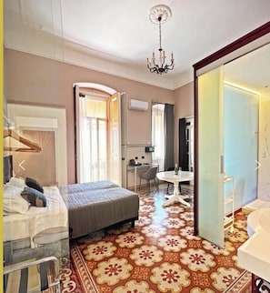 Deluxe Double or Twin Room | In-room safe, desk, free WiFi, bed sheets