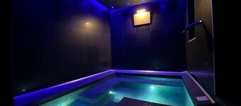 การพำนักโรมาโน้ & สปา โรงแรม diff. แดง