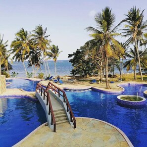 Kolam renang outdoor