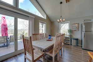 Dining - Reeds Spring Retreat w/ Lakeview Deck + Grill (Reeds Spring)