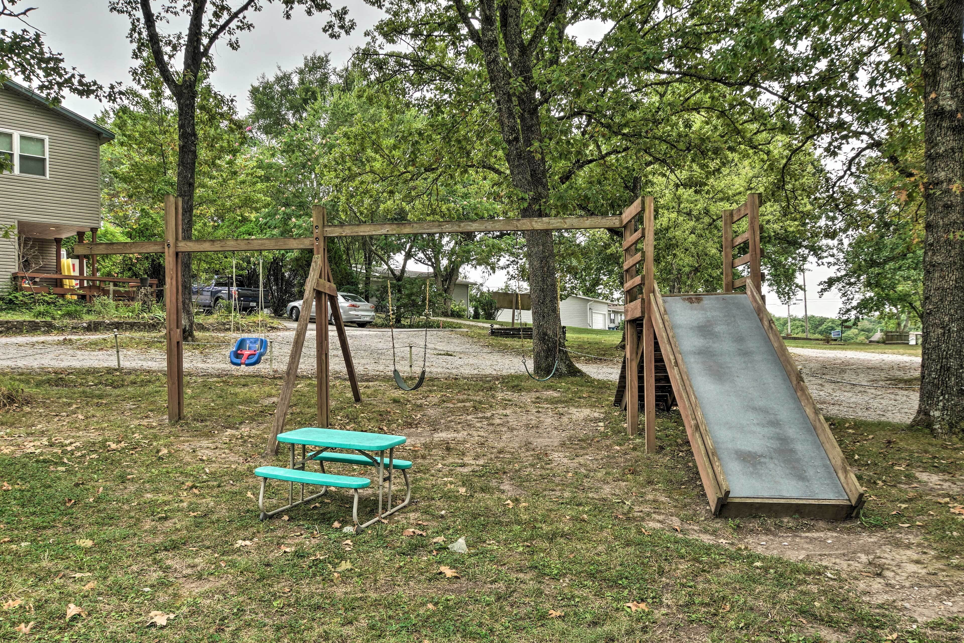 Reeds Spring Retreat w/ Lakeview Deck + Grill