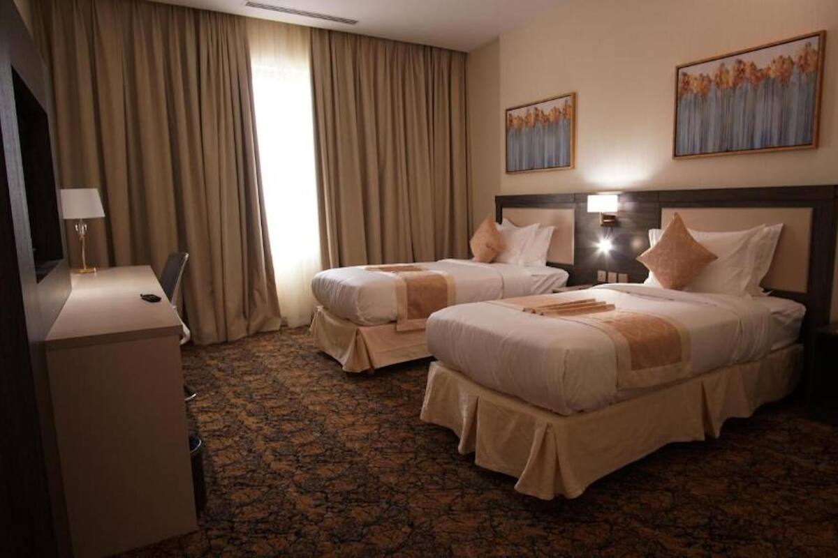 Deluxe Twin Room | In-room safe, soundproofing, iron/ironing board, WiFi (free)