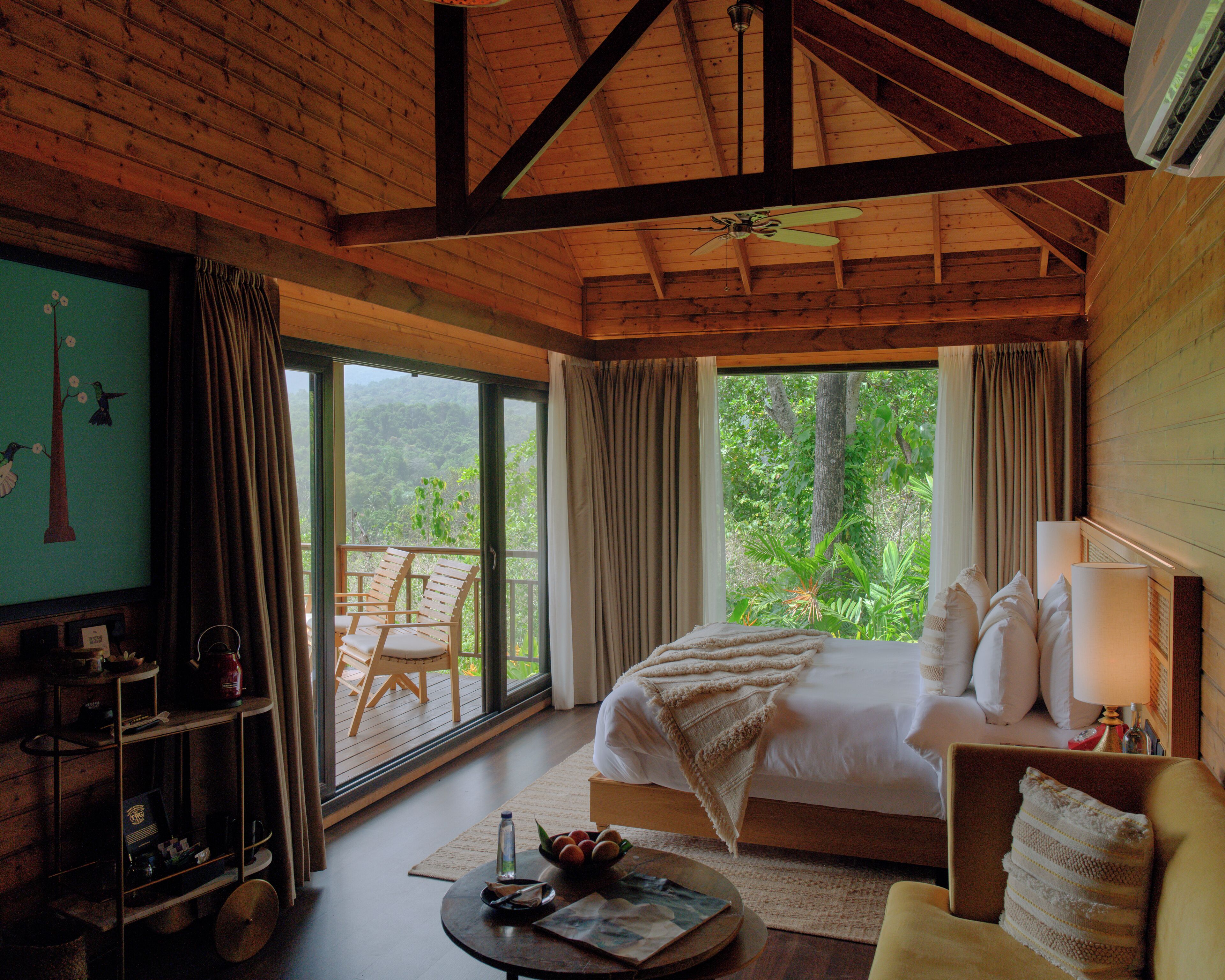 Luxury Room | 1 bedroom, premium bedding, iron/ironing board, free WiFi