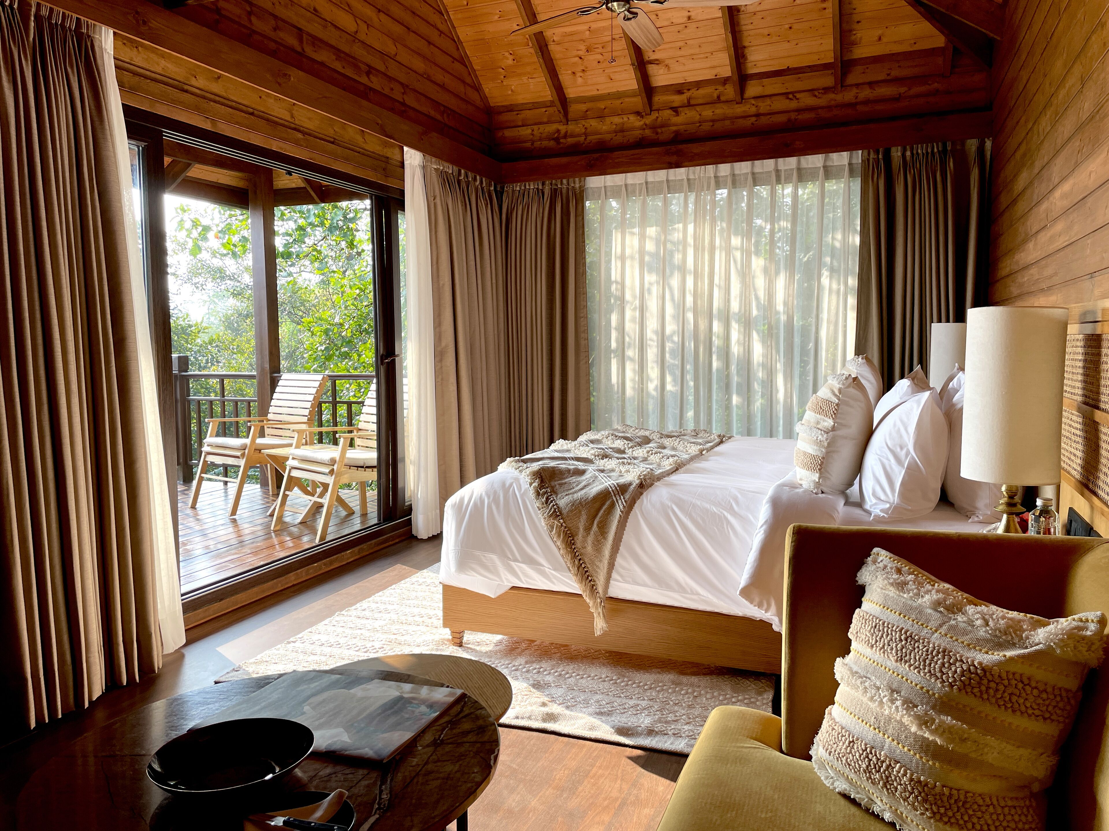 Luxury Room | 1 bedroom, premium bedding, iron/ironing board, free WiFi