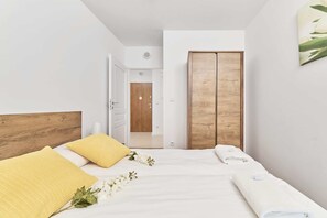 1 bedroom, iron/ironing board, WiFi, bed sheets - Modern Apartment with Terrace | Private Parking (Wroclaw)