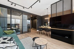 TV - Browary Wrocławskie 230 | Wrocław | Modern Apartment | Balcony & Parking (Wroclaw)