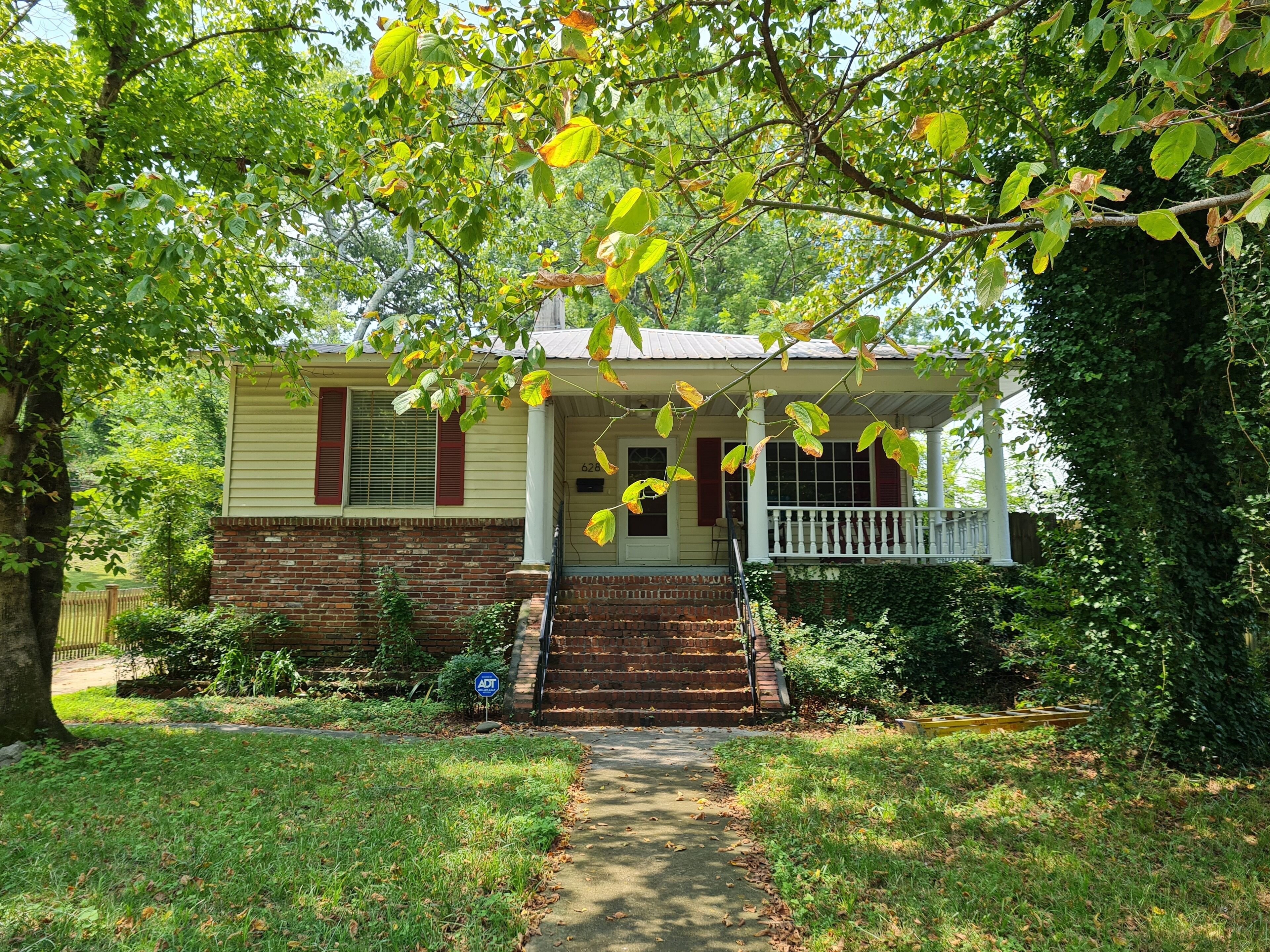 Craftsman Bungalow at the park, 5 mins from downtown