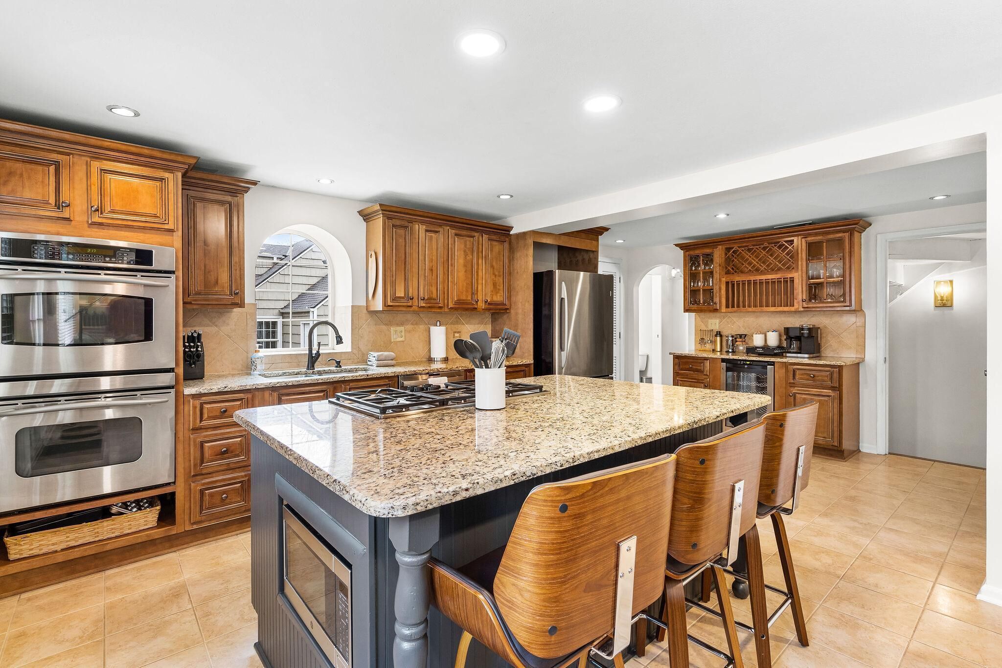 The Hawthorn - Walkable to PV shops + Pet Friendly!