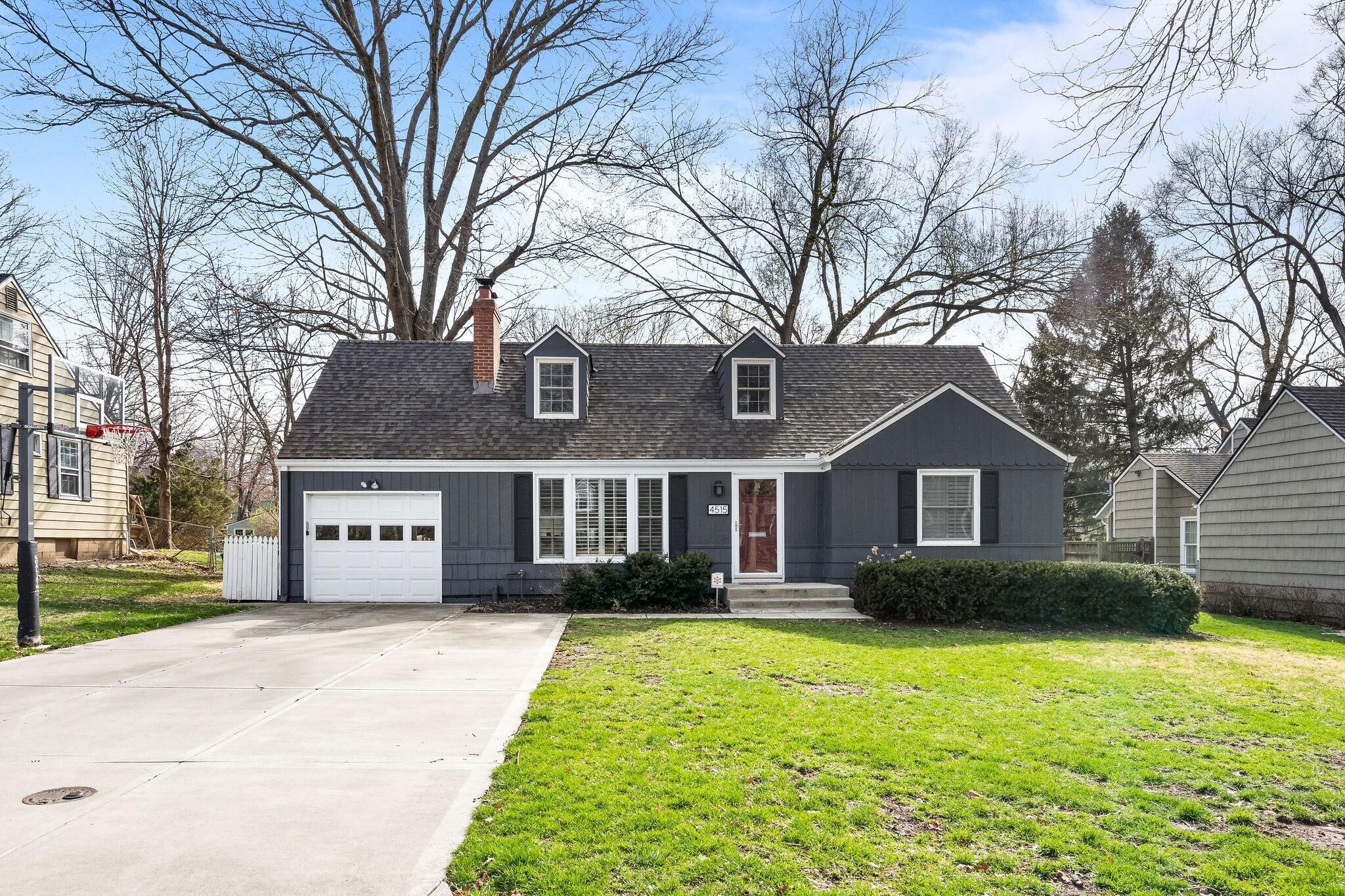 The Hawthorn - Walkable to PV shops + Pet Friendly!