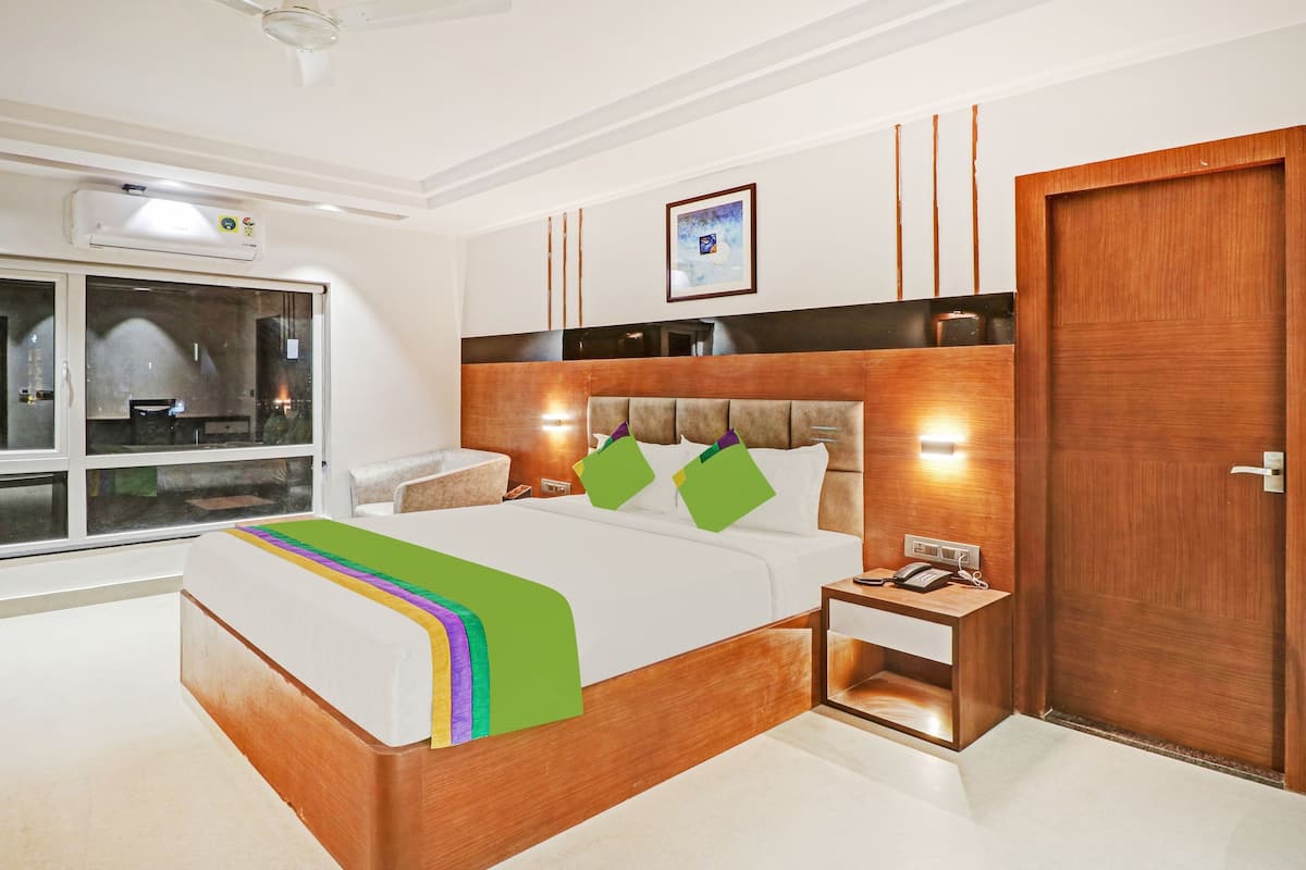 Quarto casal luxo | Escrivaninha