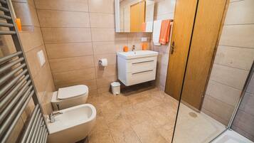 Apartment (Two bedroom apartment Rombon Brdo) | Badezimmer