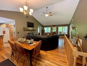 スマートテレビ、暖炉、テーブルサッカー台