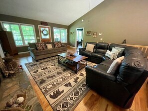 TV connectée, cheminée, baby-foot