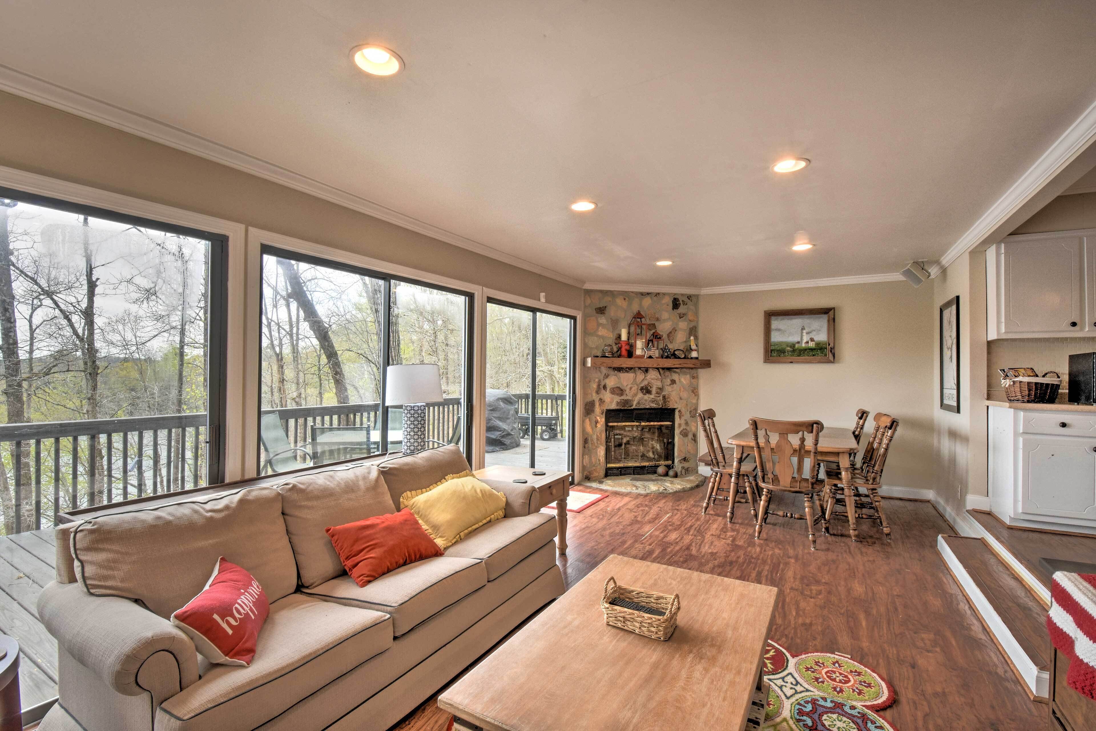 TV, fireplace, stereo