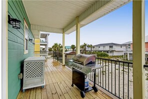 Terrace/patio - Just a short walk to beach access, Sleeps 12 (Navarre)