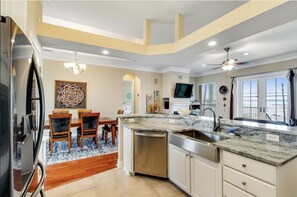 Fridge, microwave, oven, stovetop - Just a short walk to beach access, Sleeps 12 (Navarre)