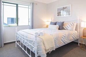5 bedrooms, iron/ironing board, free WiFi, bed sheets