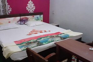 Free WiFi, bed sheets